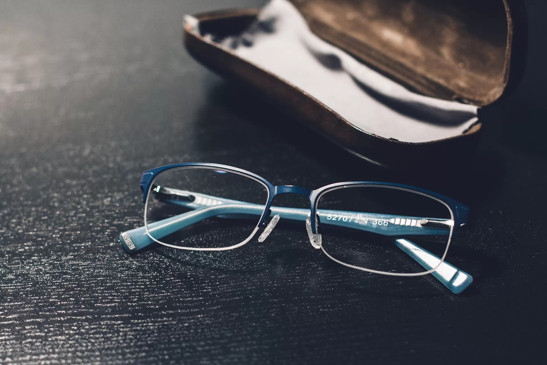 Glasses 932906 1920